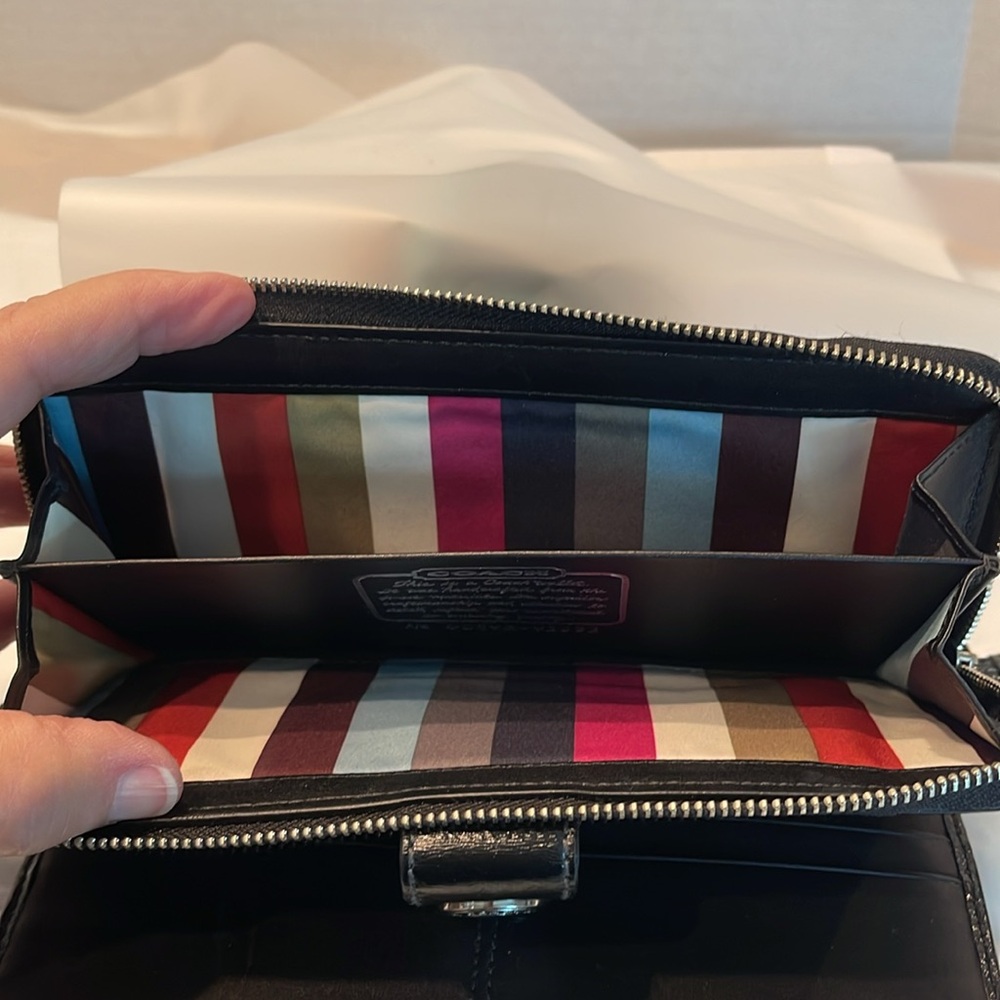 Coach Signature Stripe Accordian Zip Around Wallet card slots black on tan used‎ - Picture 10 of 11